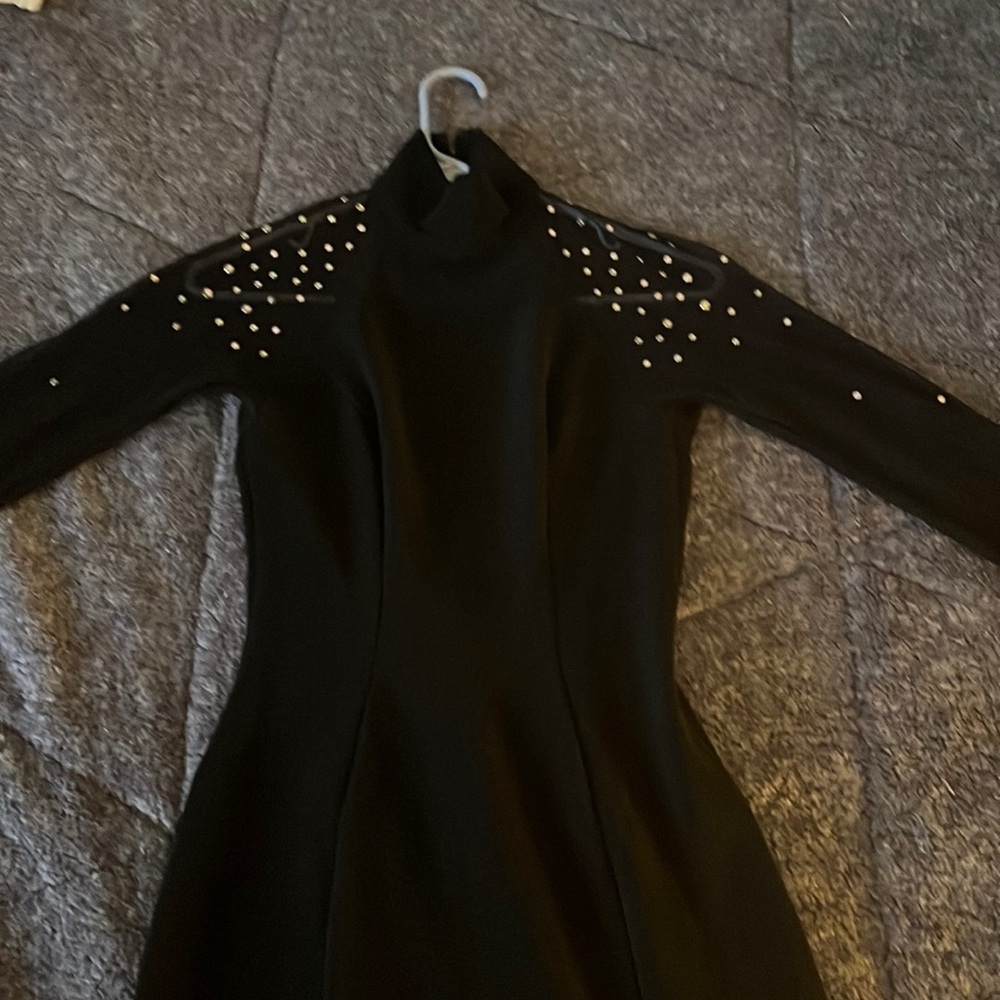 Vintage cache Gown SZ L gemstone details on the shoulder high slit sheep sleeve